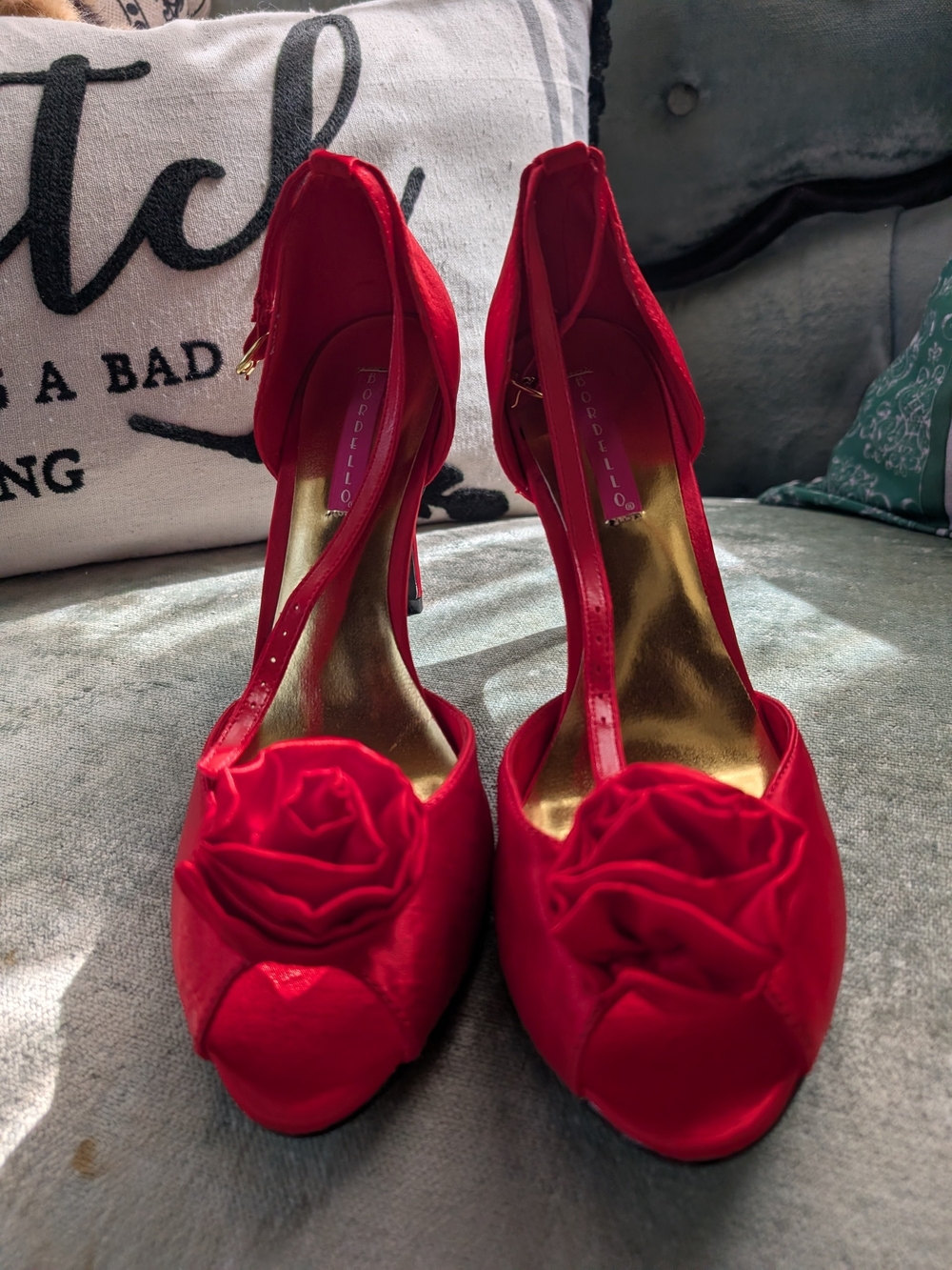 Brand New Sz 8 BORDELLO Red Floral Accent Women’s Heels NEW!